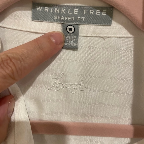 Women’s white  wrinkle free shaped fit button down. Size 18 - Picture 2 of 4